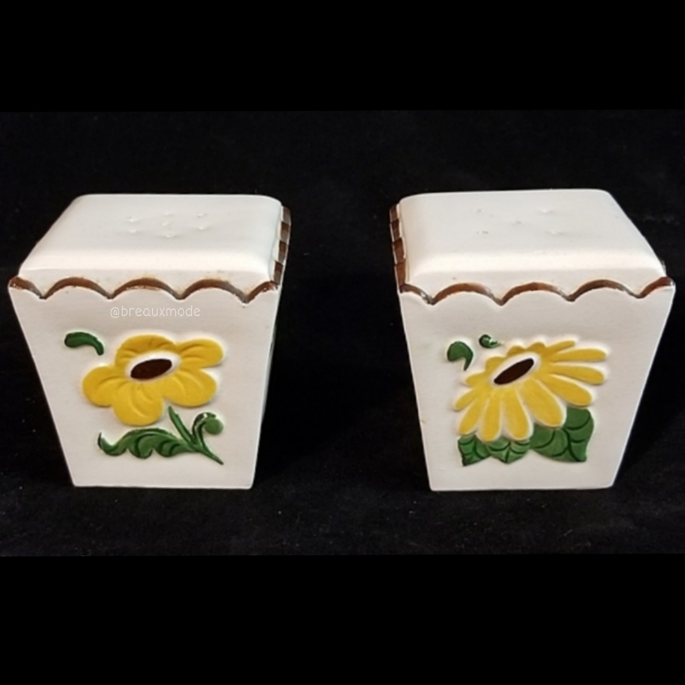 Jerry - "Salt & Pepper" Shakers